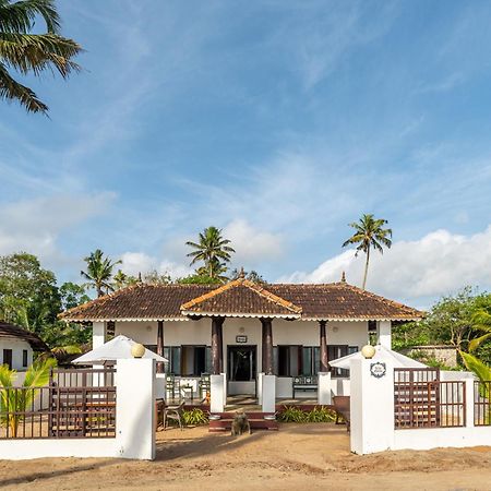 Villa Naina, Marari Beach アーラップーザ県 エクステリア 写真