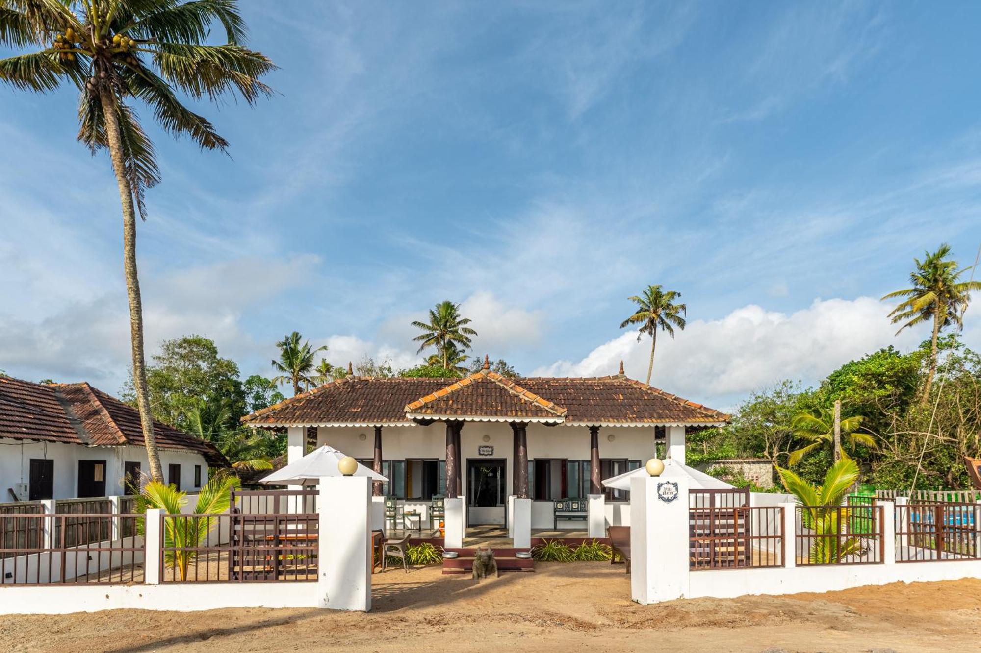 Villa Naina, Marari Beach アーラップーザ県 エクステリア 写真